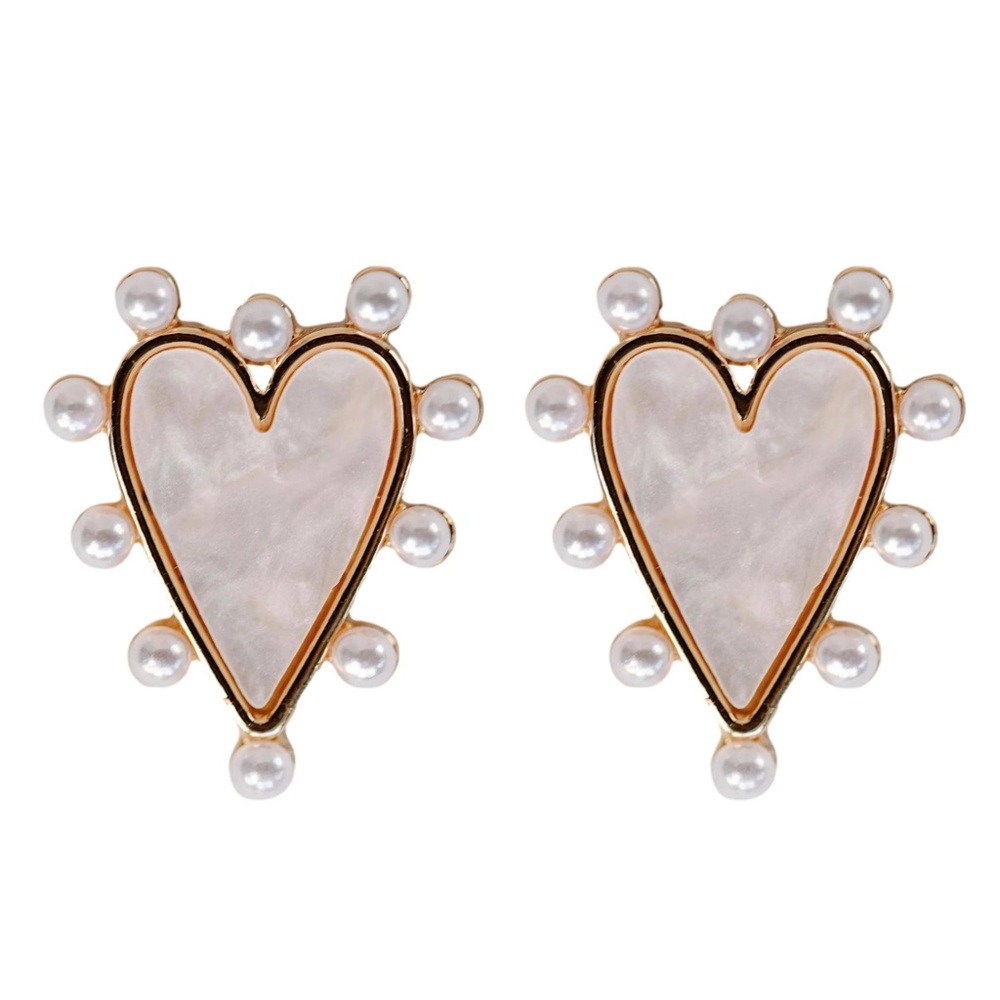 Chic Heart Pearl Earrings